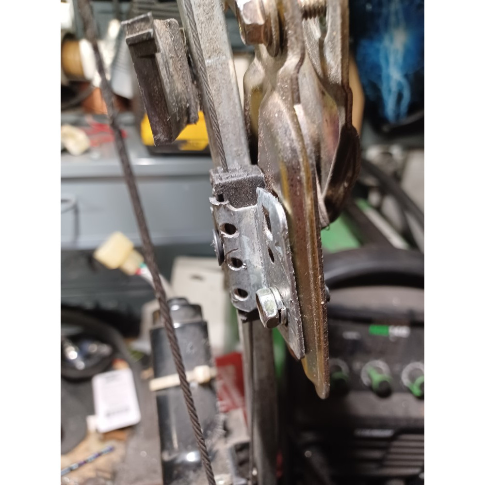Replacement window regulator cable holder housing 1993-1997 Replacement window regulator cable holder housing 1993-1997