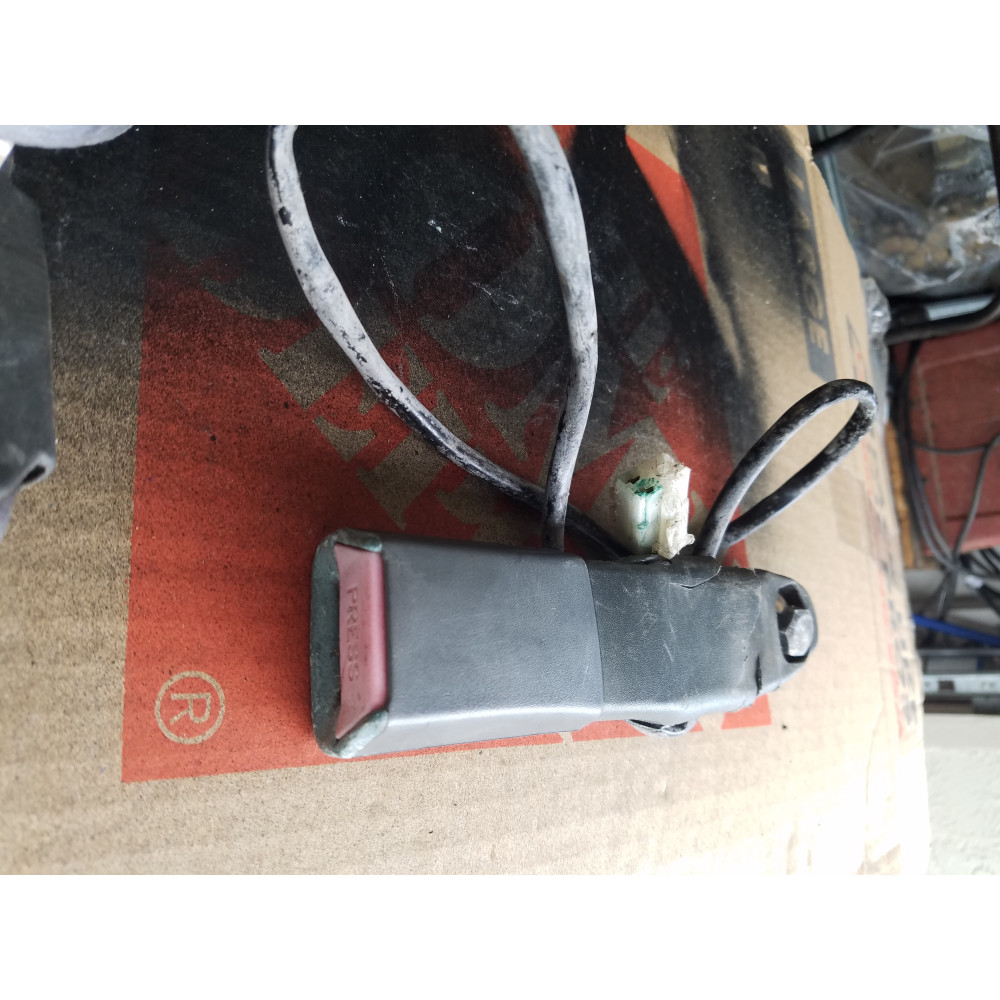 1989-1992 Driver's side front manual seat belt assembly -Grey 1989-1992 Driver's side front manual seat belt assembly -Grey